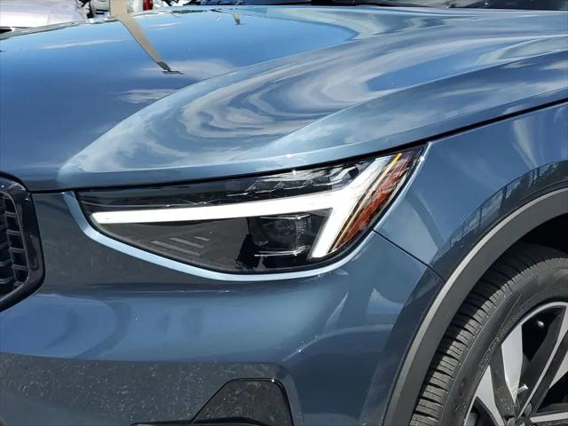 2026 Volvo XC40 Ultra, B5 AWD Gas (mild hybrid), Dark