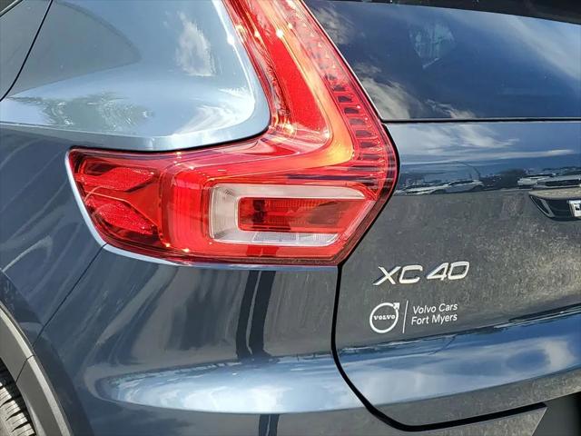 2026 Volvo XC40 Ultra, B5 AWD Gas (mild hybrid), Dark
