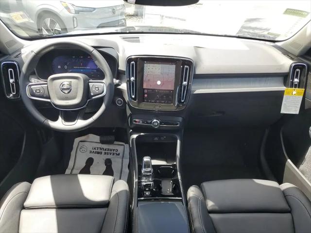 2026 Volvo XC40 Ultra, B5 AWD Gas (mild hybrid), Dark