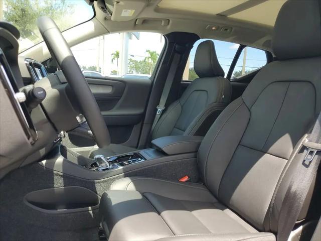 2026 Volvo XC40 Ultra, B5 AWD Gas (mild hybrid), Dark