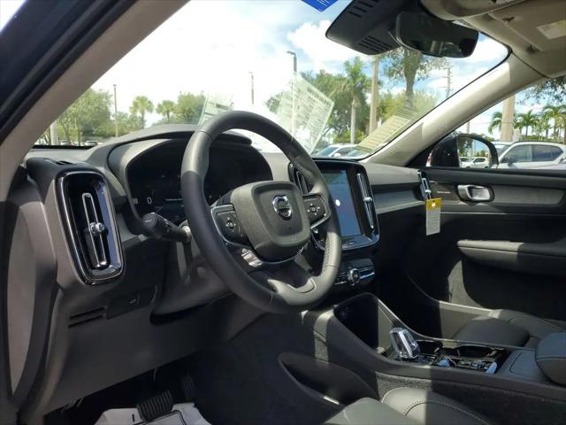2026 Volvo XC40 Ultra, B5 AWD Gas (mild hybrid), Dark