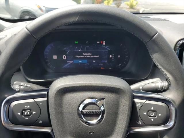 2026 Volvo XC40 Ultra, B5 AWD Gas (mild hybrid), Dark