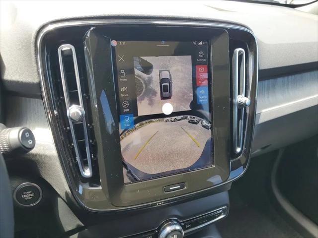 2026 Volvo XC40 Ultra, B5 AWD Gas (mild hybrid), Dark