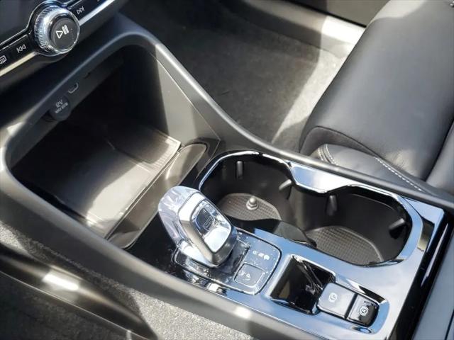 2026 Volvo XC40 Ultra, B5 AWD Gas (mild hybrid), Dark