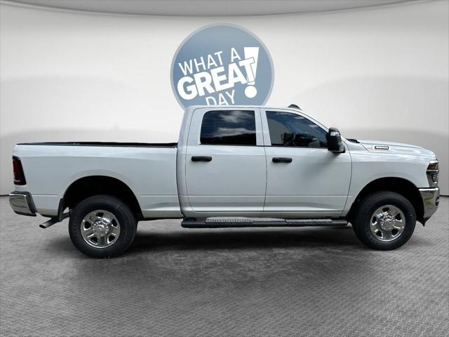 2026 RAM Ram 3500 RAM 3500 TRADESMAN CREW CAB 4X4 64 BOX