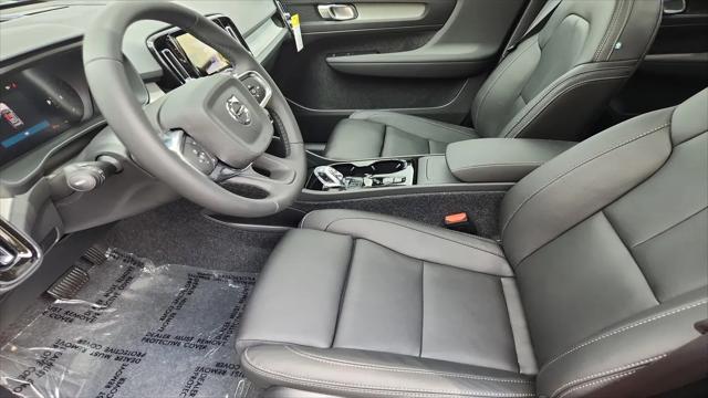 2026 Volvo XC40 Plus, B5 AWD Gas (mild hybrid), Dark