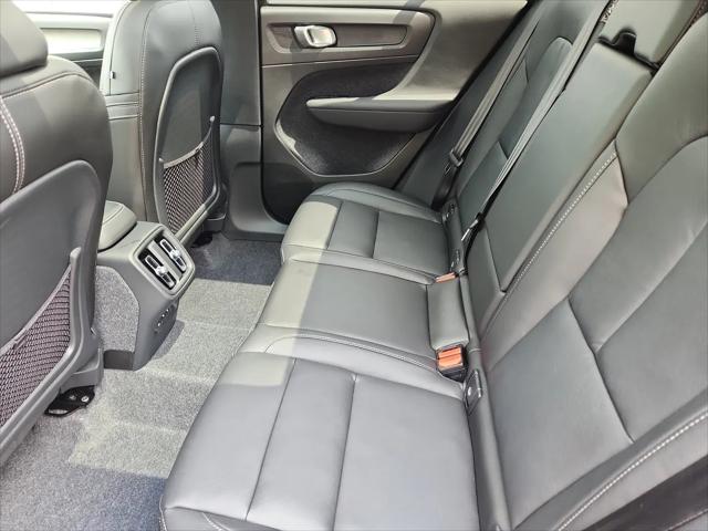 2026 Volvo XC40 Plus, B5 AWD Gas (mild hybrid), Dark
