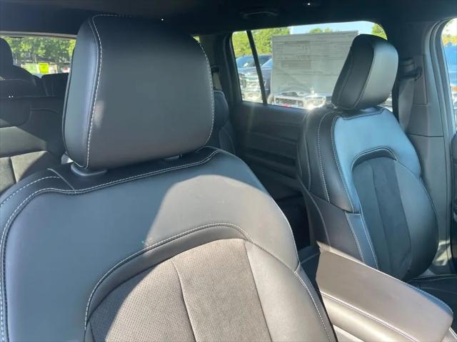 2025 Jeep Grand Cherokee L Altitude 4x4