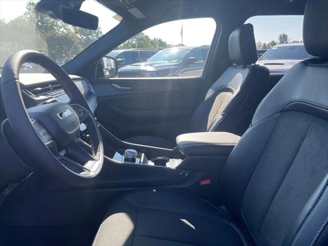 2025 Jeep Grand Cherokee L Altitude 4x4