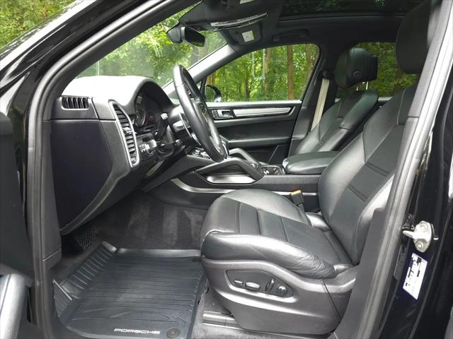 2023 Porsche Cayenne Platinum Edition