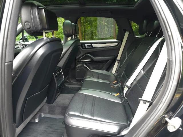 2023 Porsche Cayenne Platinum Edition