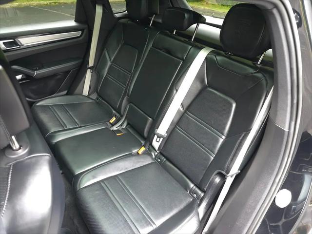 2023 Porsche Cayenne Platinum Edition