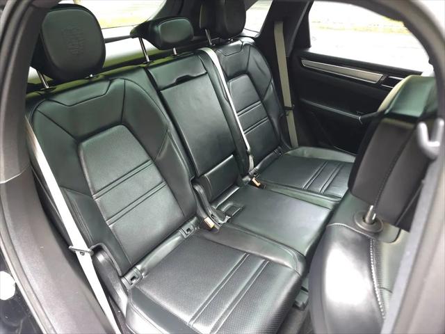 2023 Porsche Cayenne Platinum Edition