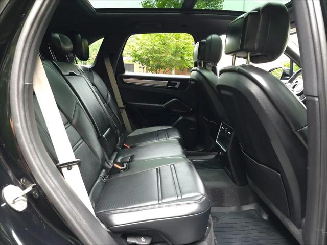 2023 Porsche Cayenne Platinum Edition