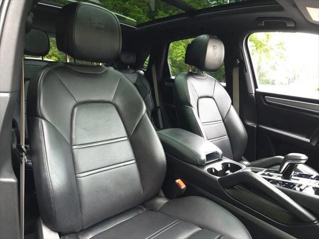 2023 Porsche Cayenne Platinum Edition