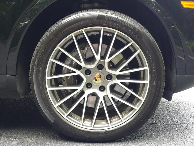 2023 Porsche Cayenne Platinum Edition