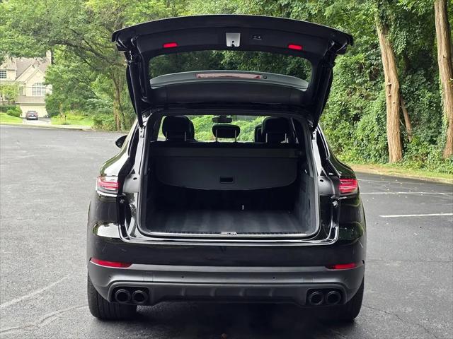 2023 Porsche Cayenne Platinum Edition