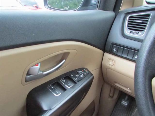 2016 Kia Sedona LX