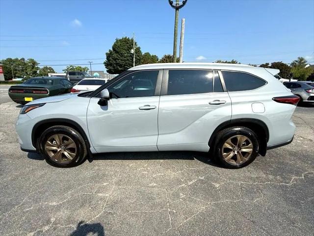 2023 Toyota Highlander Hybrid XLE Bronze