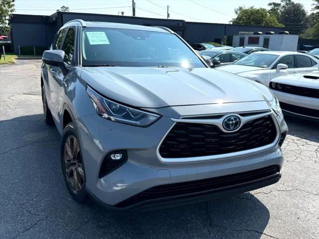 2023 Toyota Highlander Hybrid XLE Bronze