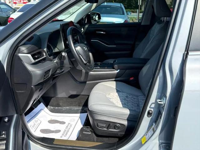 2023 Toyota Highlander Hybrid XLE Bronze