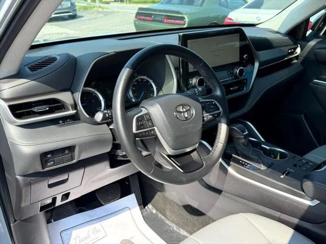 2023 Toyota Highlander Hybrid XLE Bronze