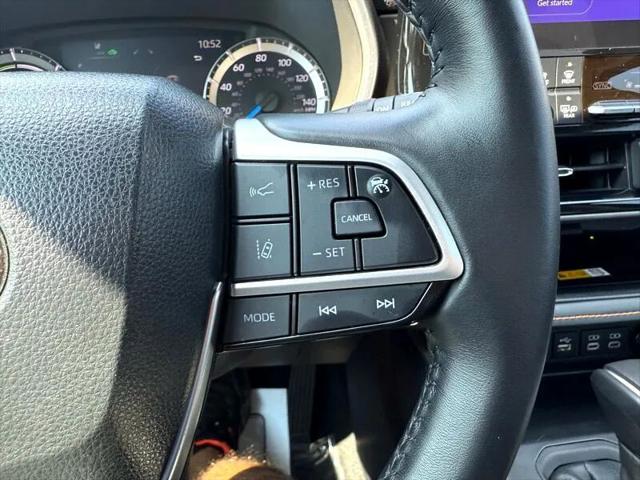 2023 Toyota Highlander Hybrid XLE Bronze