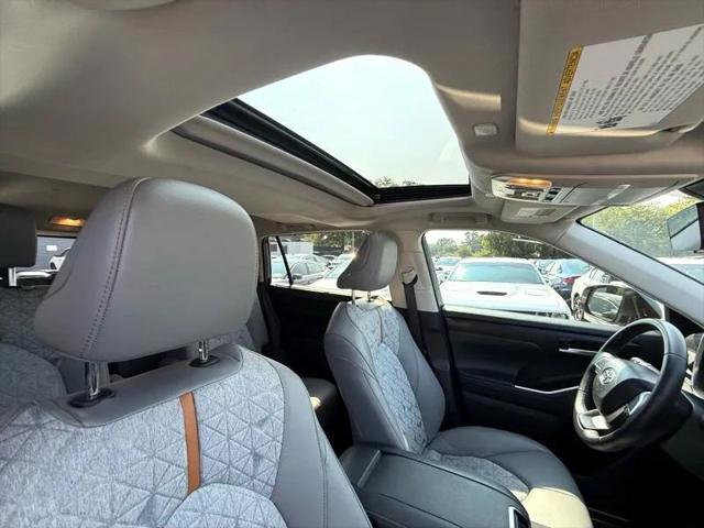 2023 Toyota Highlander Hybrid XLE Bronze
