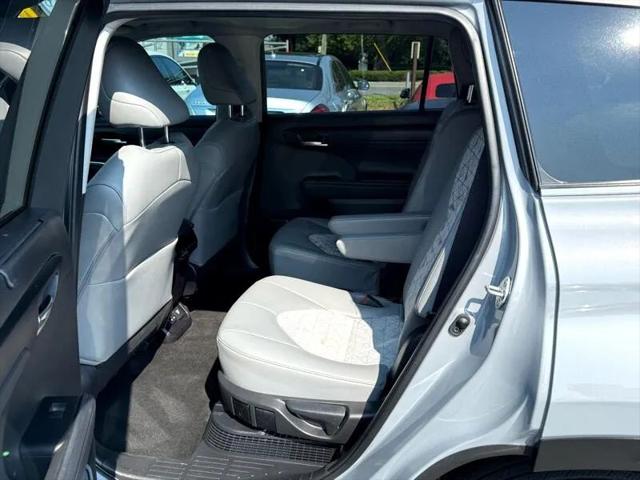 2023 Toyota Highlander Hybrid XLE Bronze
