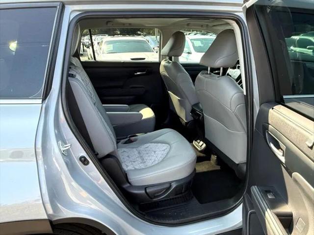 2023 Toyota Highlander Hybrid XLE Bronze