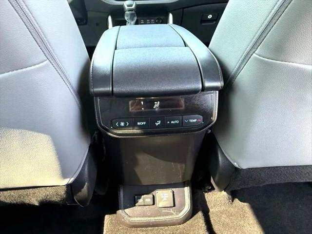2023 Toyota Highlander Hybrid XLE Bronze