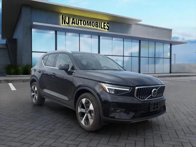 2025 Volvo XC40 B5 Plus Bright Theme