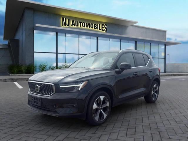 2025 Volvo XC40 B5 Plus Bright Theme