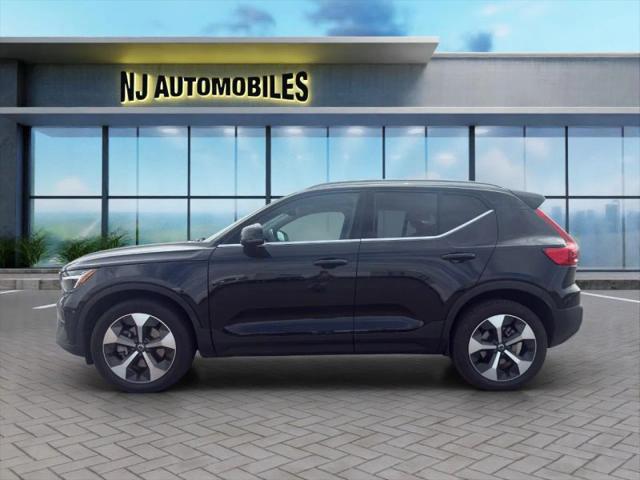 2025 Volvo XC40 B5 Plus Bright Theme