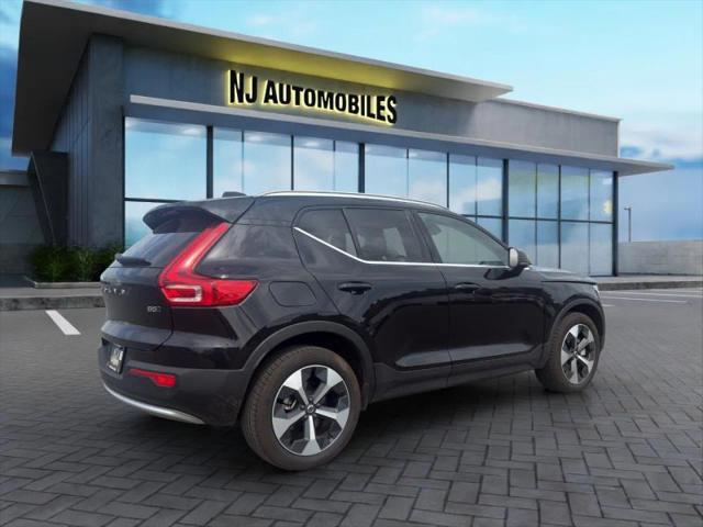 2025 Volvo XC40 B5 Plus Bright Theme