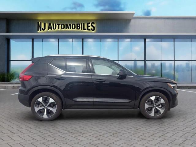 2025 Volvo XC40 B5 Plus Bright Theme