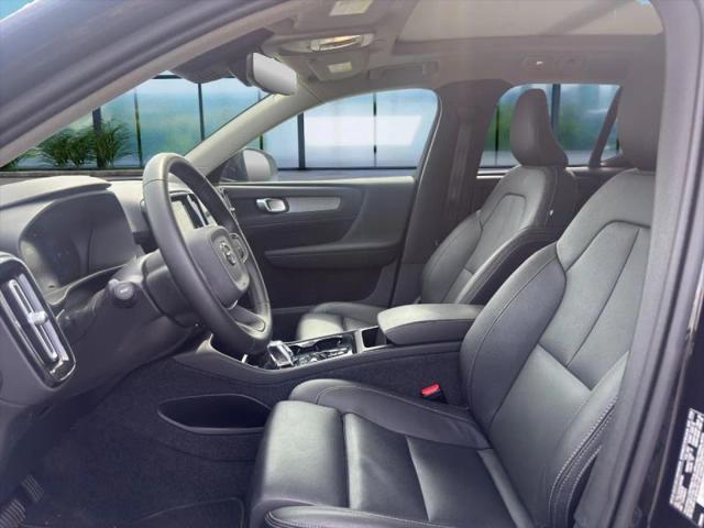 2025 Volvo XC40 B5 Plus Bright Theme