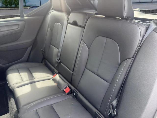 2025 Volvo XC40 B5 Plus Bright Theme