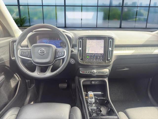 2025 Volvo XC40 B5 Plus Bright Theme
