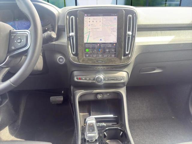 2025 Volvo XC40 B5 Plus Bright Theme