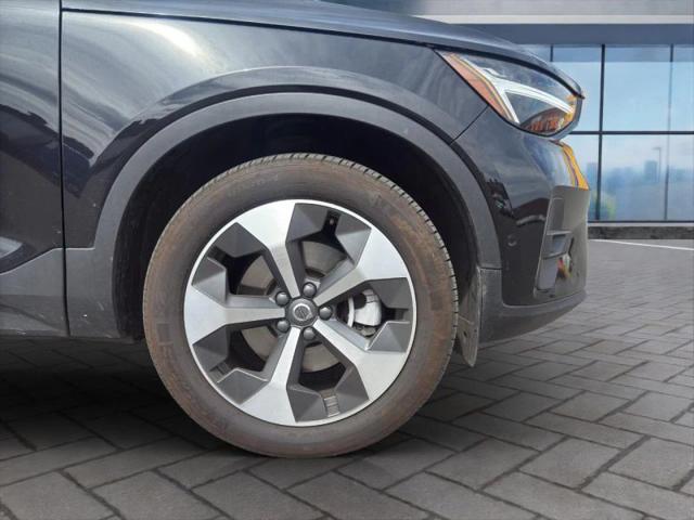 2025 Volvo XC40 B5 Plus Bright Theme