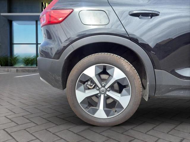 2025 Volvo XC40 B5 Plus Bright Theme