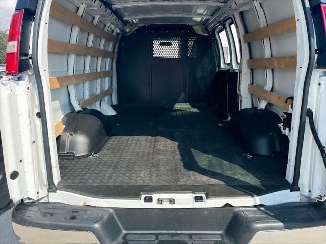2022 GMC Savana Cargo RWD 2500 Regular Wheelbase Work Van