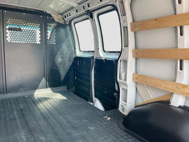 2022 GMC Savana Cargo RWD 2500 Regular Wheelbase Work Van