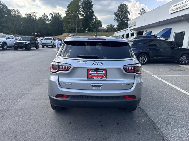 2023 Jeep Compass Latitude Lux FWD