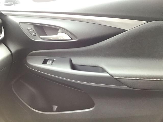 2025 Buick NV Avenir FWD
