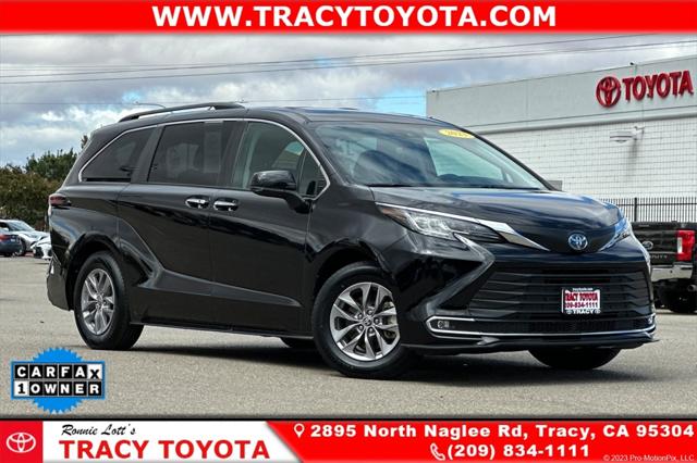 2023 Toyota Sienna XLE's photo
