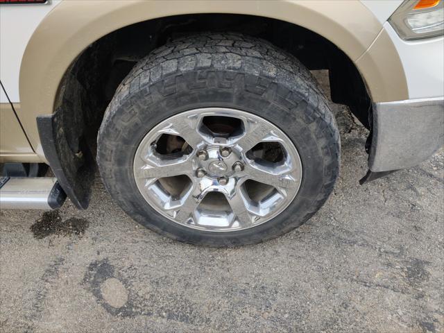 2017 RAM 1500 Laramie Crew Cab 4x4 57 Box 2017 RAM 1500 Laramie Crew Cab 4x4 57 Box