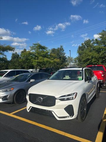 2024 Volvo XC60 B5 Plus Dark Theme