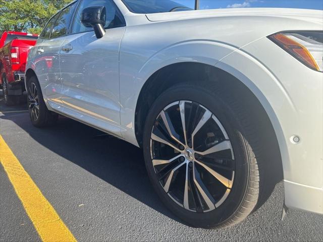 2024 Volvo XC60 B5 Plus Dark Theme